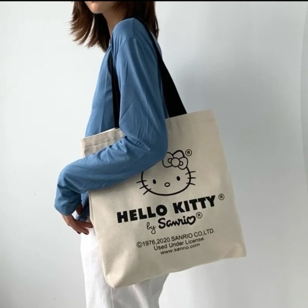 🆕 Hello Kitty Tote bag / cream  color w/ black graphics & straps 🖤